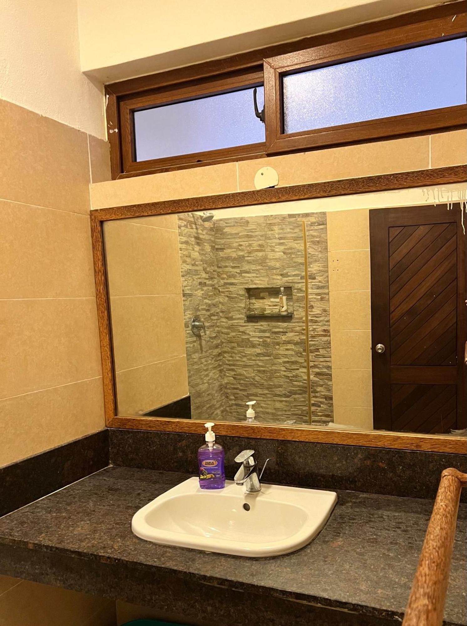 Waves And Wanderlust-diani Appartement Diani Beach